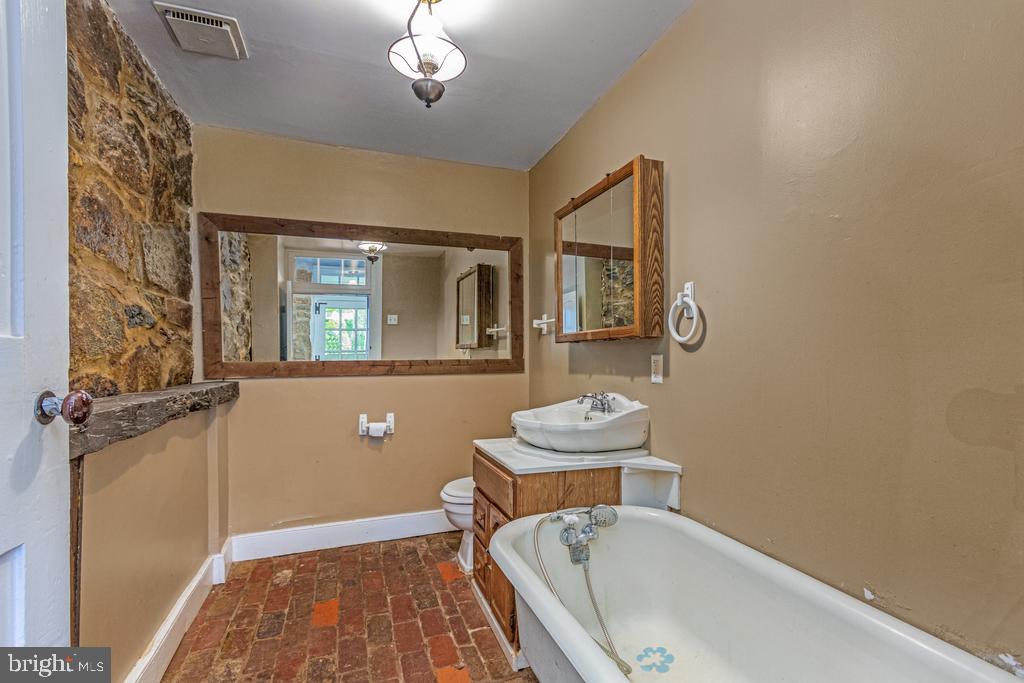 807 Holly Corner Road Fredericksburg, VA 22406 - Photo 29 of 57 a bathroom with a sink and a bathtub