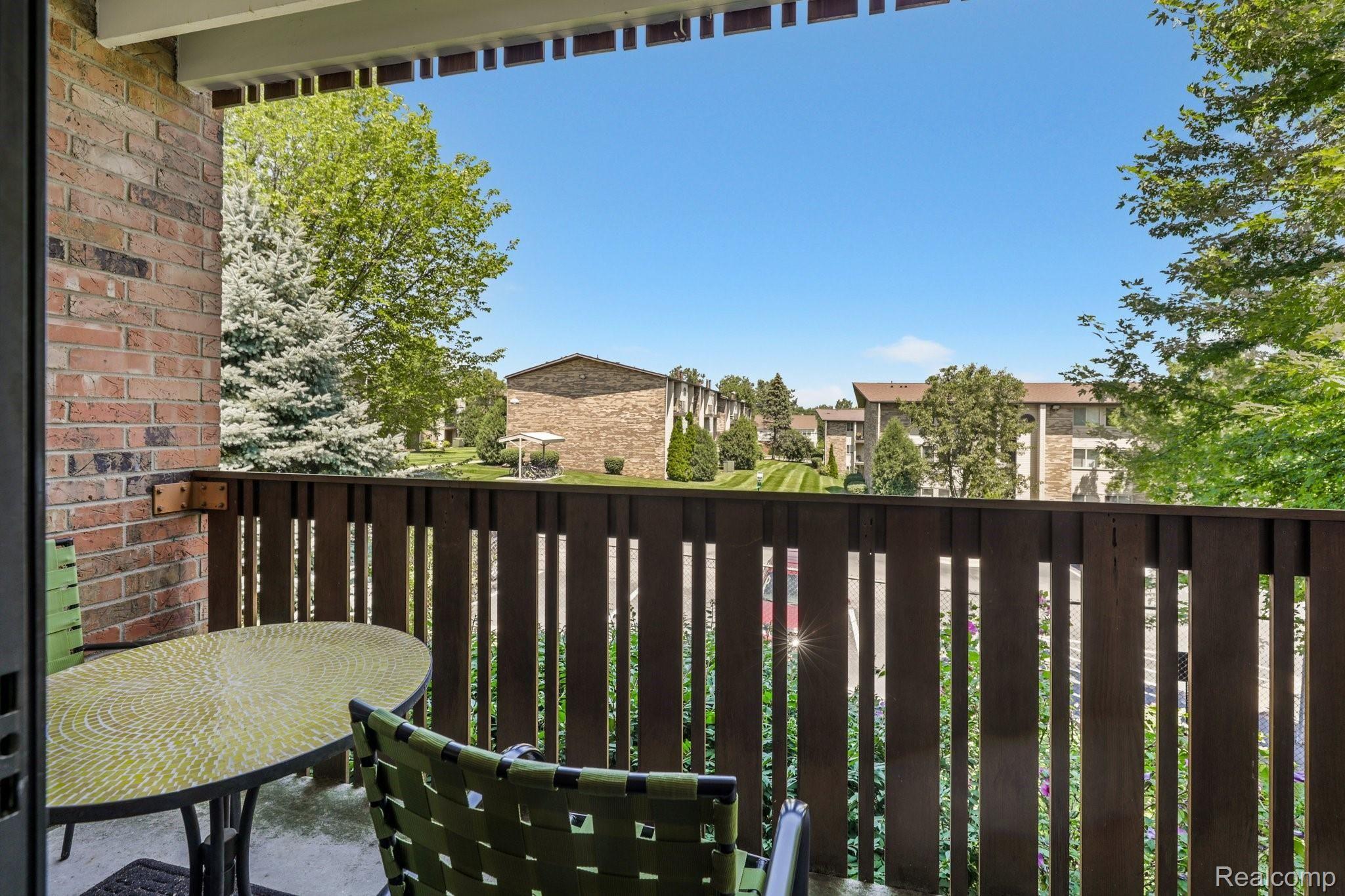 1245 South Maple Road, Unit 207 Ann Arbor, MI 48103 - Photo 20 of 27 19-web-or-mls-1245 S Maple #207 Ann arbor0018.jpg