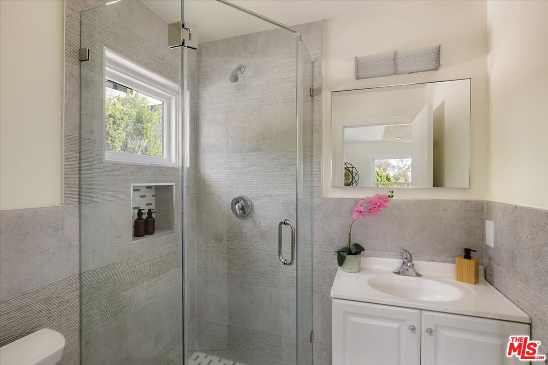 2348 Baxter Street Los Angeles, CA 90039 - Photo 22 of 35