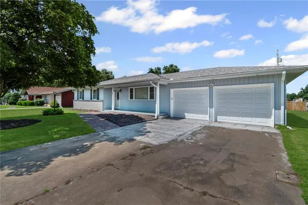 $300,000 | 207 Kristine Avenue, Clinton, MO 64735