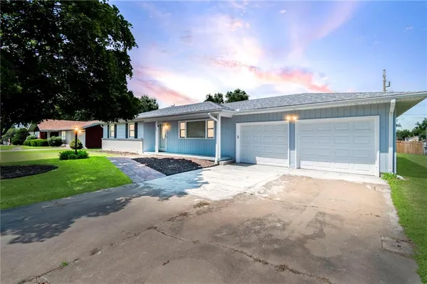 $300,000 | 207 Kristine Avenue, Clinton, MO 64735