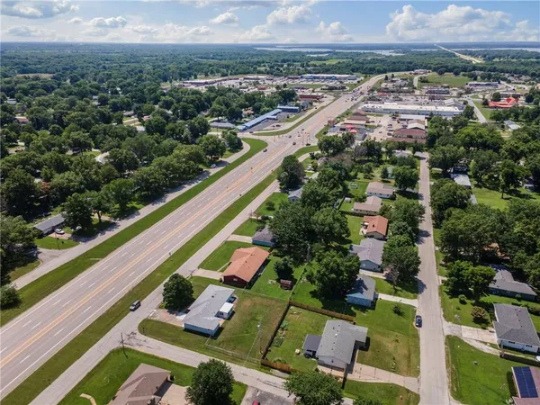 $300,000 | 207 Kristine Avenue, Clinton, MO 64735