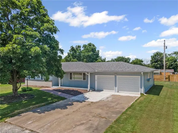 $300,000 | 207 Kristine Avenue, Clinton, MO 64735