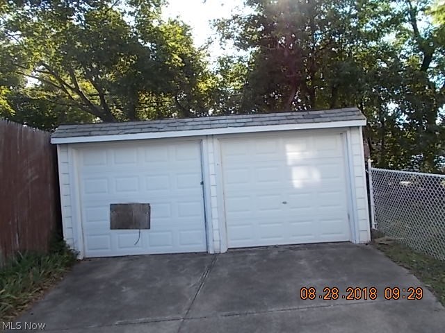 2307 Saybrook Road Cleveland, OH 44118 - Photo 3 of 17