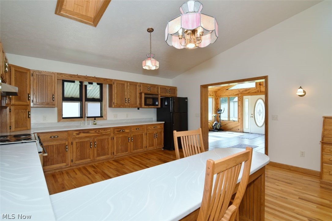 15227 Leroy Road Thompson, OH 44086 - Photo 28 of 50 Huge kitchen with counter-height countertop for sitting and dining, working, visiting.