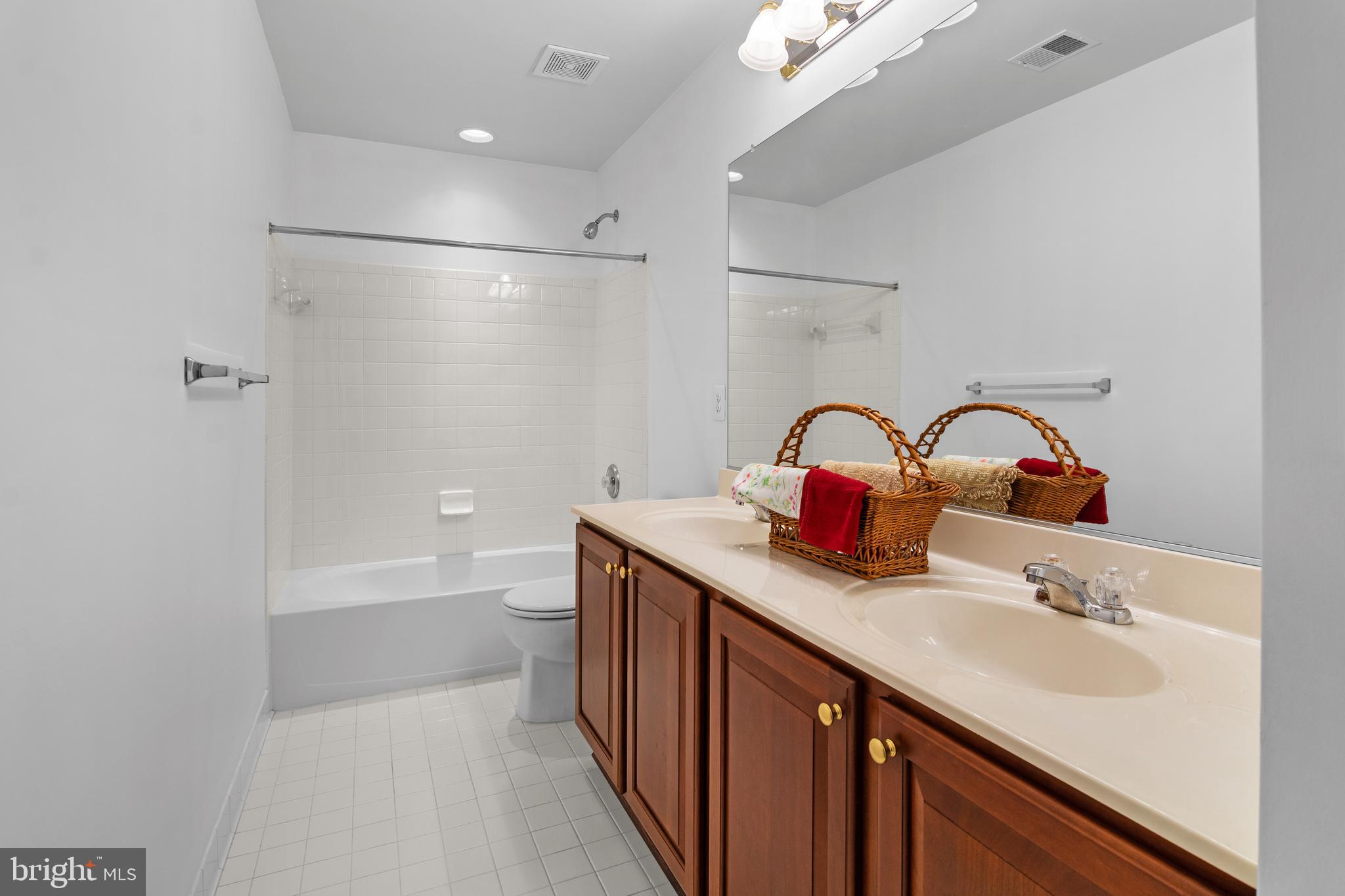 1413 Rising Ridge Road Mount Airy, MD 21771 - Photo 33 of 61 Full Bathroom #2