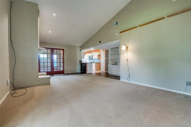 a view of empty room with windows