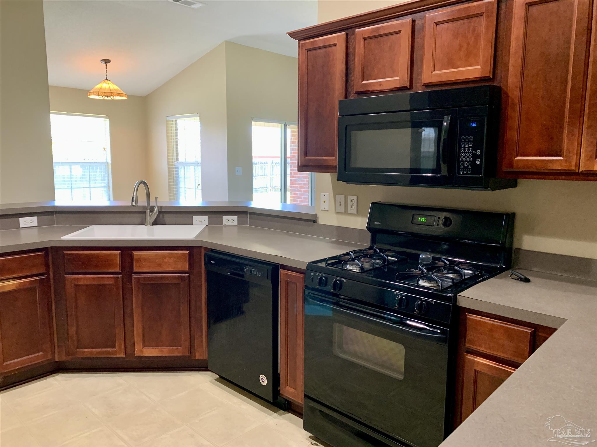 101 Gunwale Road Pensacola, FL 32507 - Photo 8 of 30