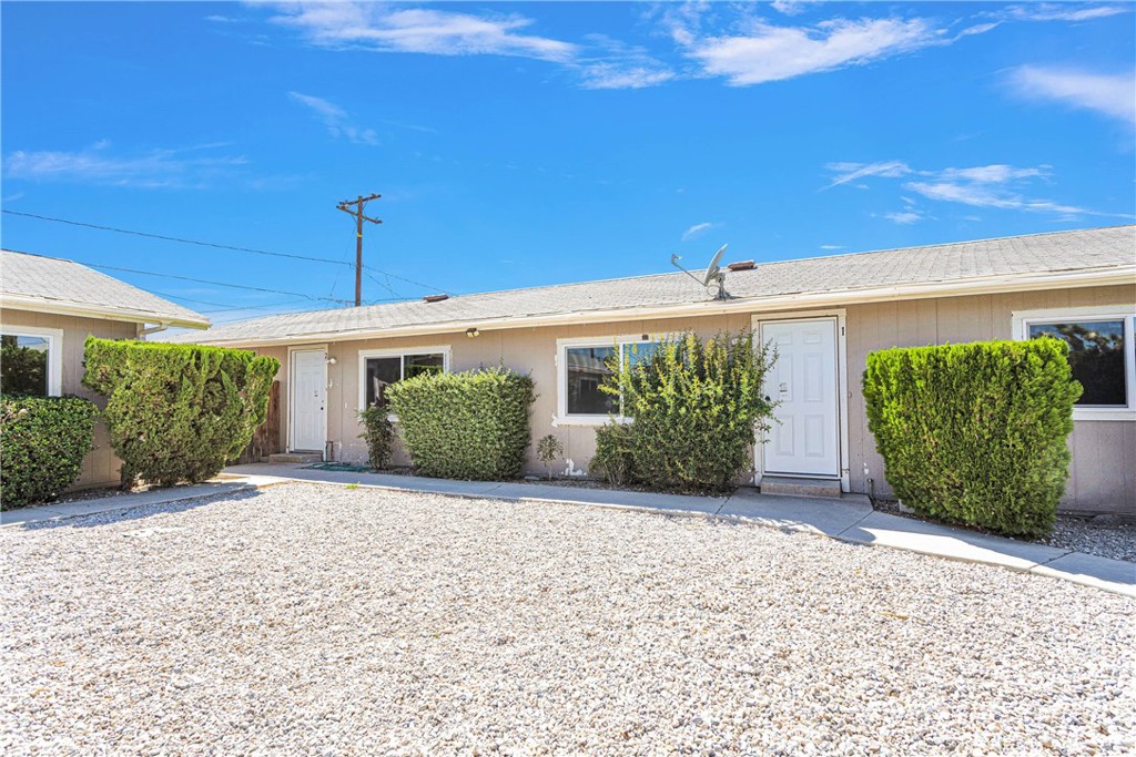 20933 Sioux Road, Unit 4 Apple Valley, CA 92308 - Photo 1 of 17