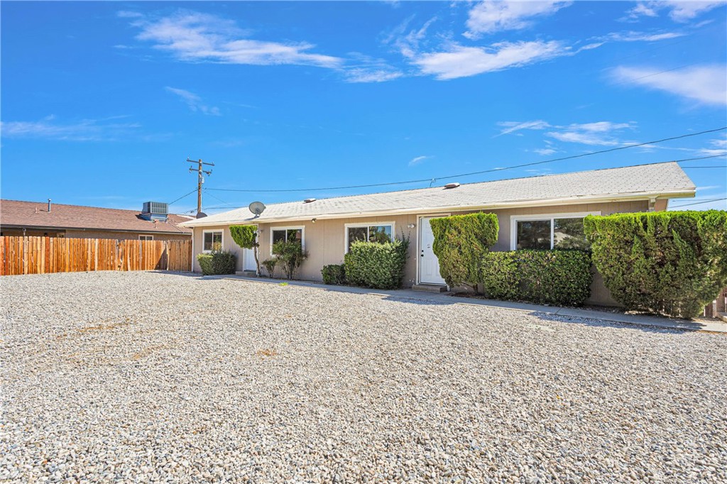 20933 Sioux Road, Unit 4 Apple Valley, CA 92308 - Photo 2 of 17