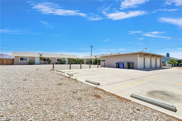 $1,500 | 20933 Sioux Road, Unit 4, Apple Valley, CA 92308
