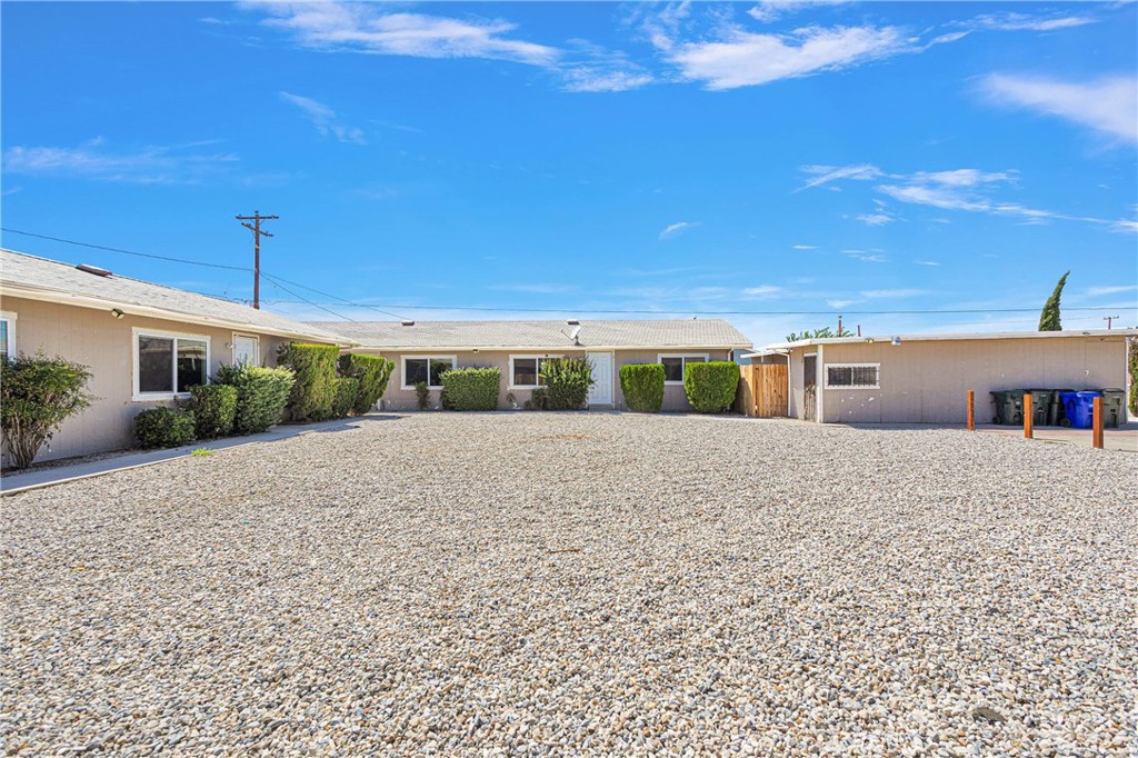 20933 Sioux Road, Unit 4 Apple Valley, CA 92308 - Photo 4 of 17