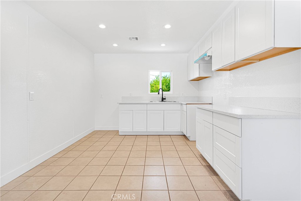 20933 Sioux Road, Unit 4 Apple Valley, CA 92308 - Photo 6 of 17