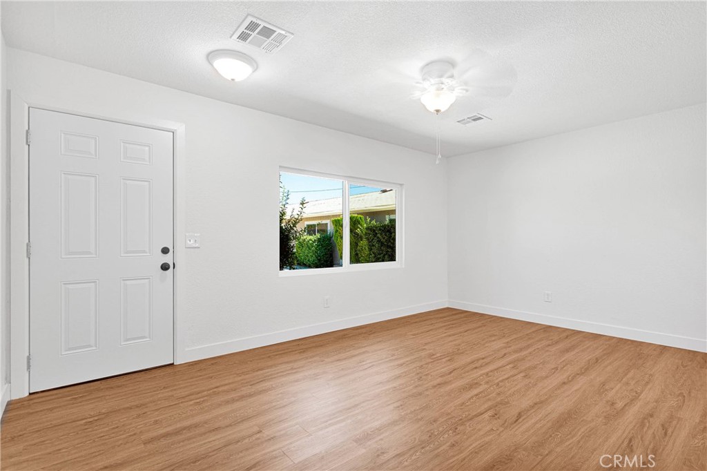 20933 Sioux Road, Unit 4 Apple Valley, CA 92308 - Photo 8 of 17