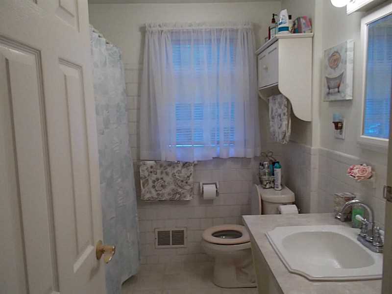 151 Chadsey Road North Kingstown, RI 02852 - Photo 16 of 23 Bathroom.
