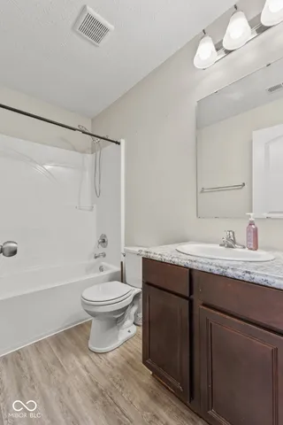 $275,000 | 10522 Hunters Crossing Boulevard, Indianapolis, IN 46239