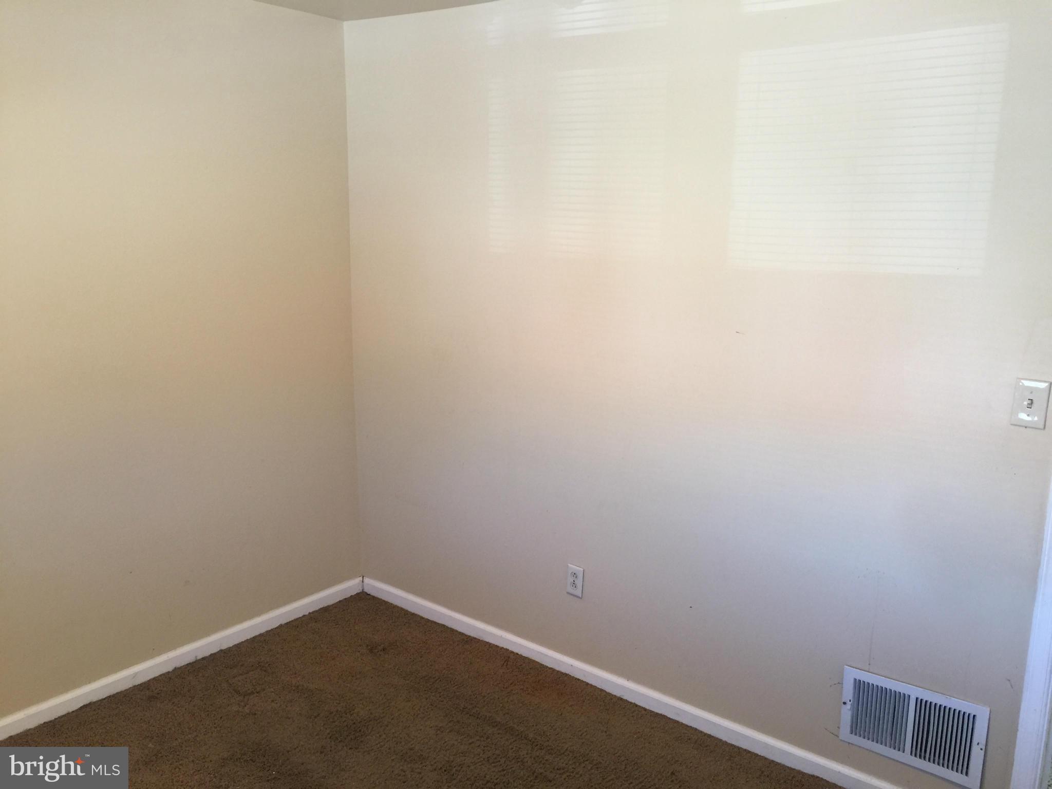 2438 Terra Firma Road Baltimore, MD 21225 - Photo 3 of 20 Living Room