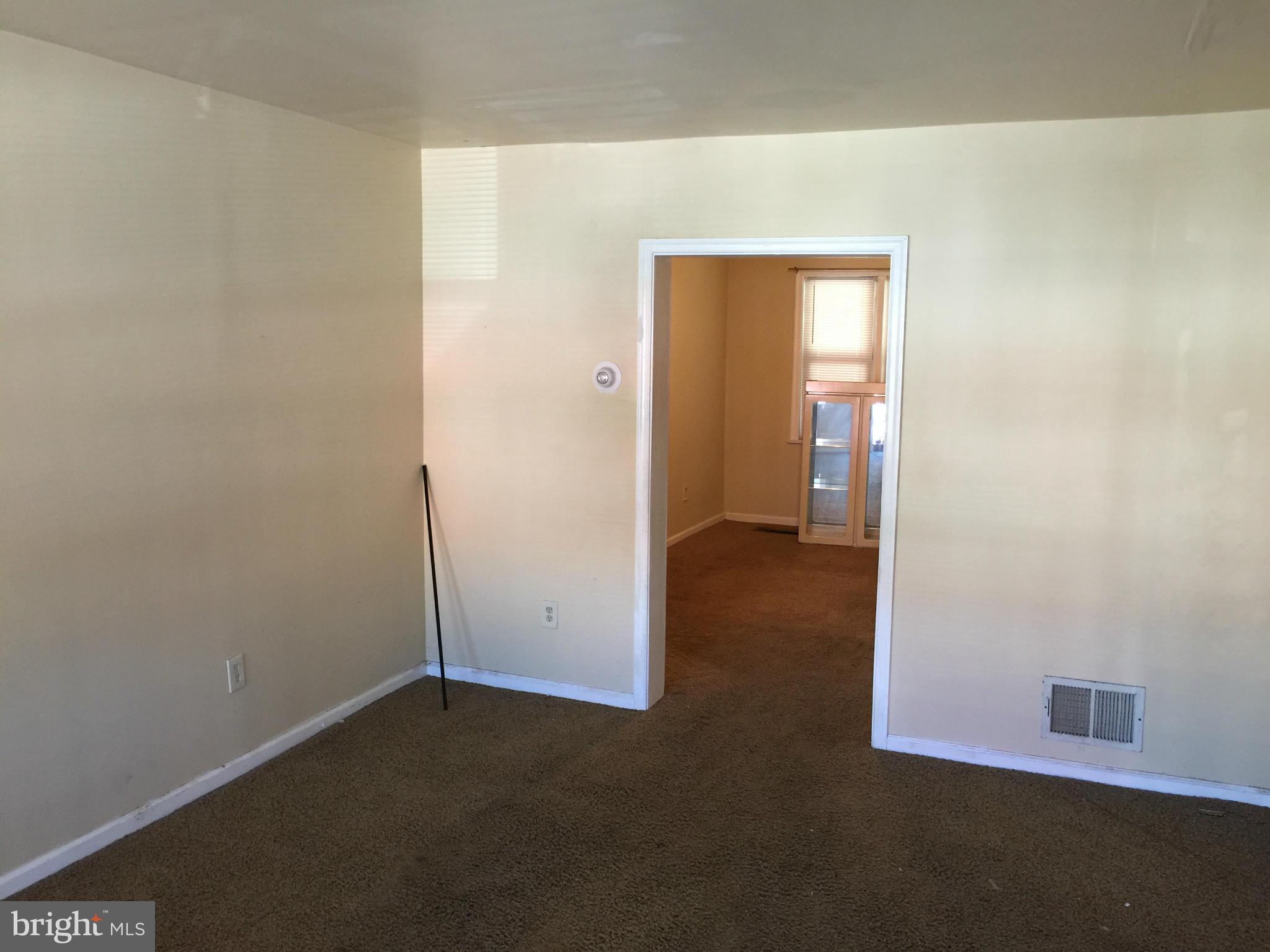 2438 Terra Firma Road Baltimore, MD 21225 - Photo 10 of 20 Living Room