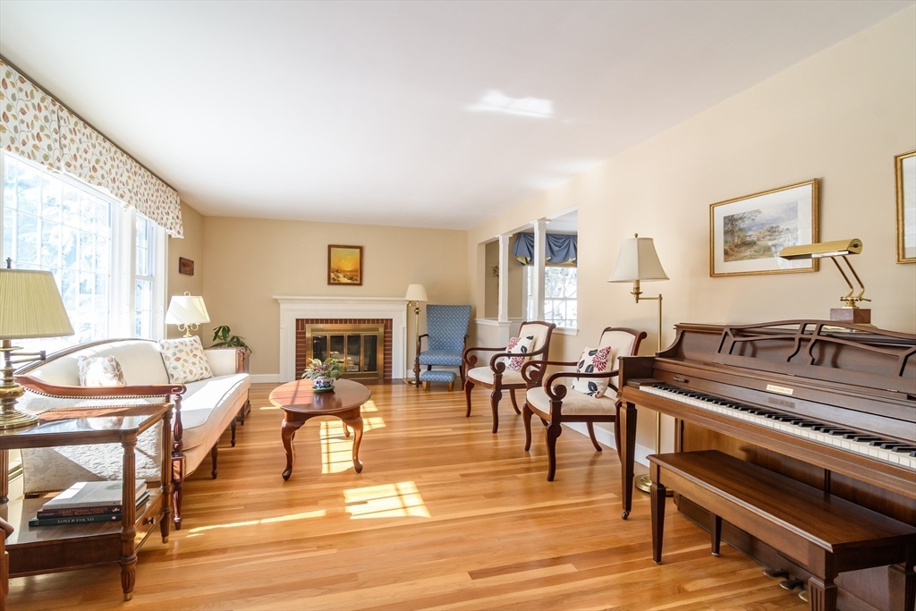 365 Dover Road Westwood, MA 02090 - Photo 6 of 36 Gallery Image 6