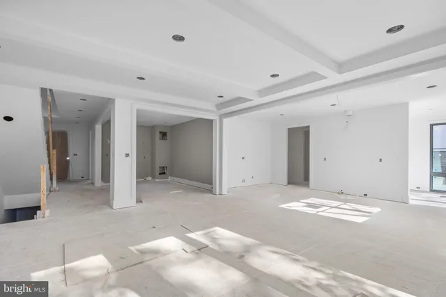 a view of a big room with closet and windows