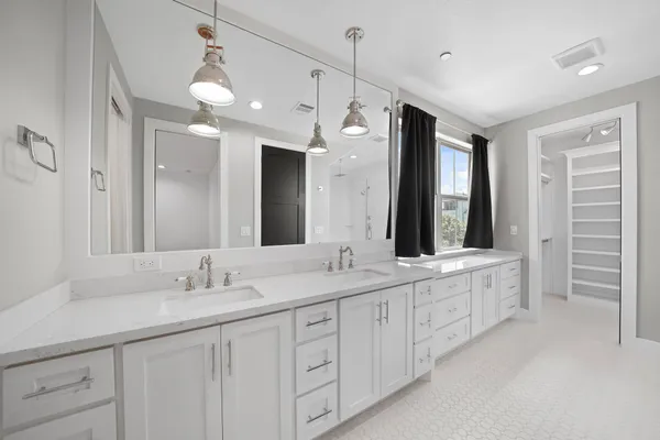 $3,100 | 5343 Larkin Street, Houston, TX 77007