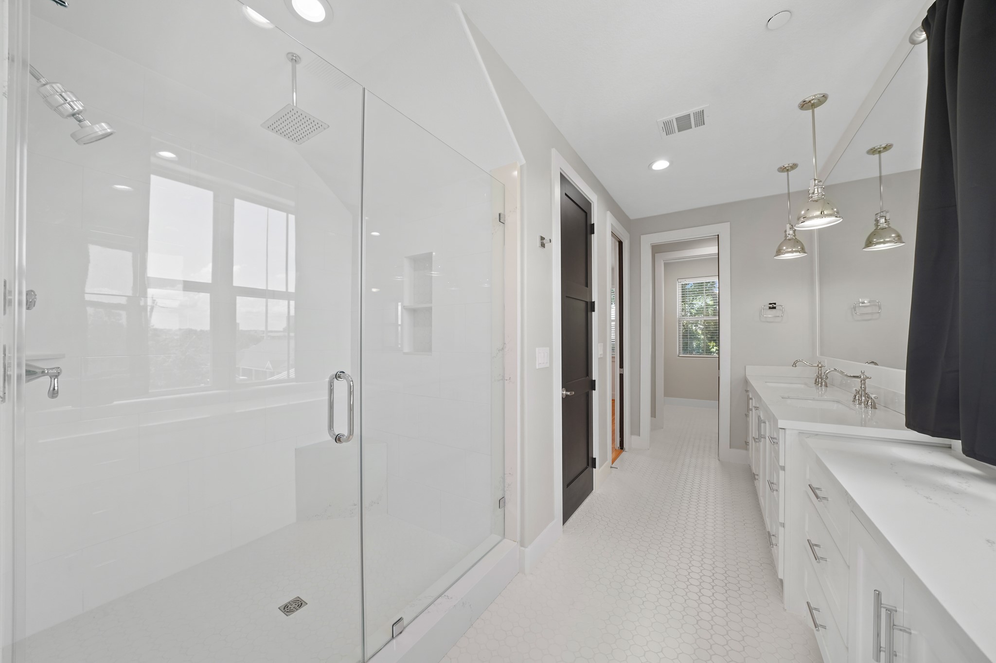 5343 Larkin Street Houston, TX 77007 - Photo 9 of 21 a bathroom with a shower a sink and a mirror