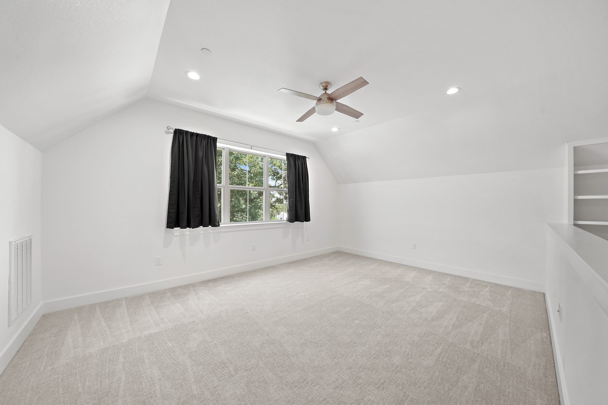 5343 Larkin Street Houston, TX 77007 - Photo 15 of 21 an empty room with a window and a ceiling fan