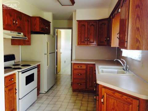 10480 Henderson Road Corunna, MI 48817 - Photo 5 of 22 20439432-4.JPG