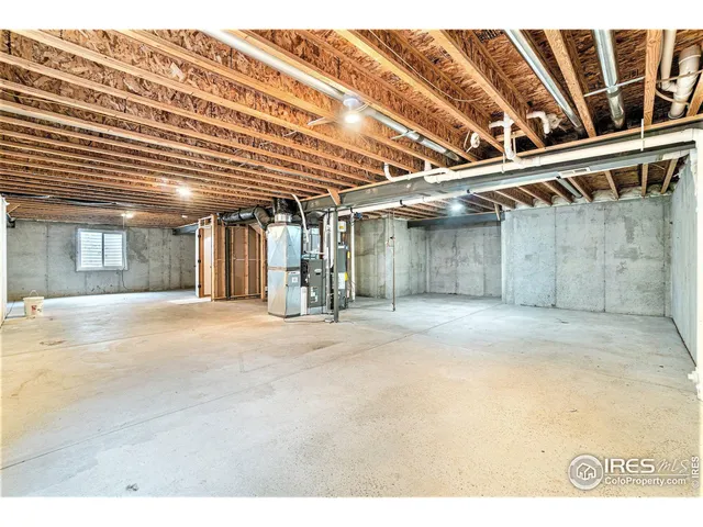 a view of an indoor garage