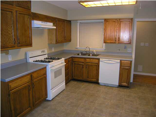 1205 Post Road Clinton, MS 39056 - Photo 4 of 13 kitchen