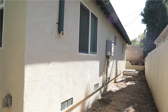 $2,650 | 18702 Cohasset Street, Reseda, CA 91335