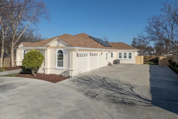 $699,999 | 1983 Hooper Road, Yuba City, CA 95993