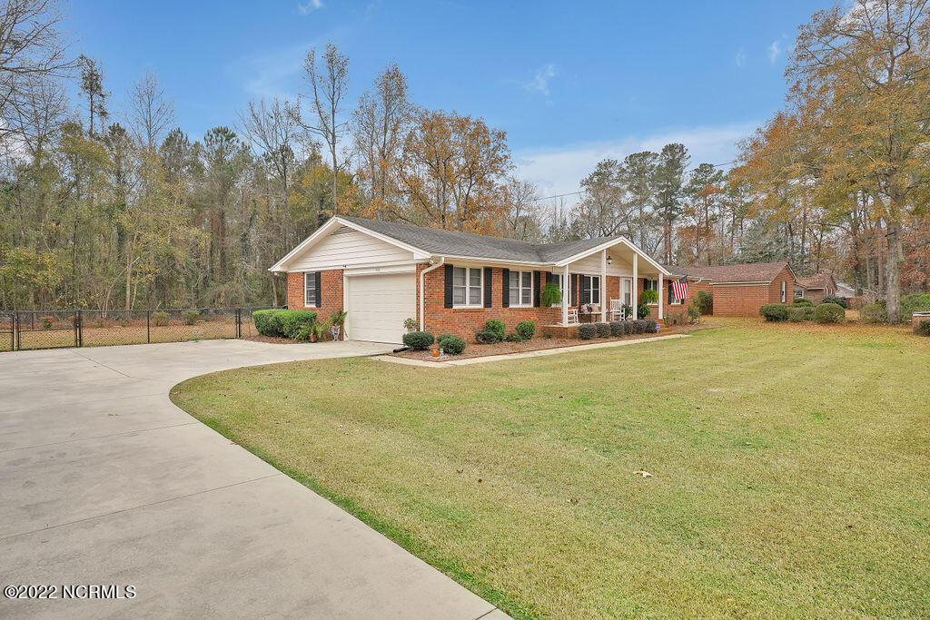 361 Country Club Road Whiteville, NC 28472 - Photo 4 of 33 361CountryClubRoad-02