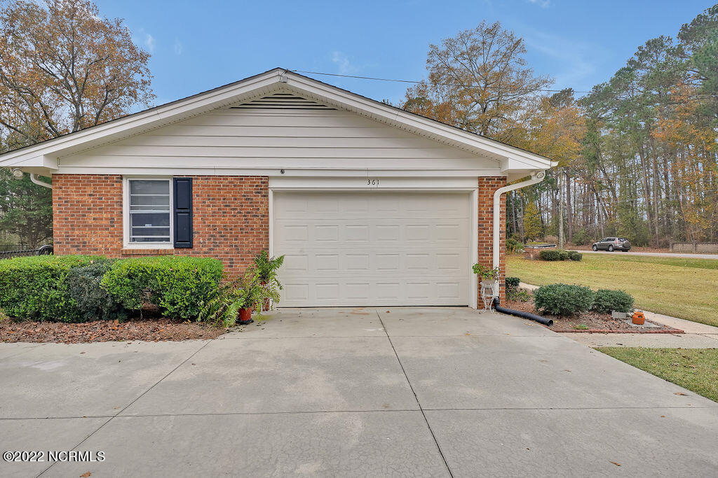 361 Country Club Road Whiteville, NC 28472 - Photo 5 of 33 361CountryClubRoad-03