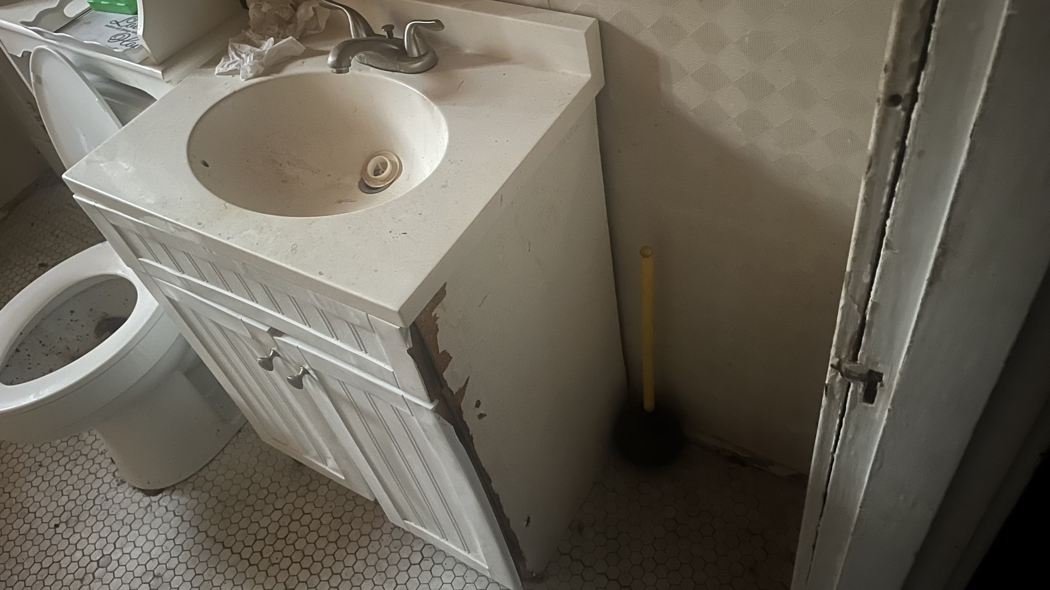 714 Spring Street Memphis, TN 38112 - Photo 17 of 21 a bathroom with a sink and mirror