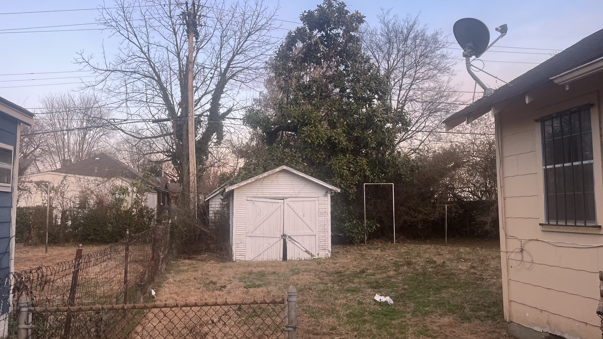 714 Spring Street Memphis, TN 38112 - Photo 4 of 21 a house view with backyard space