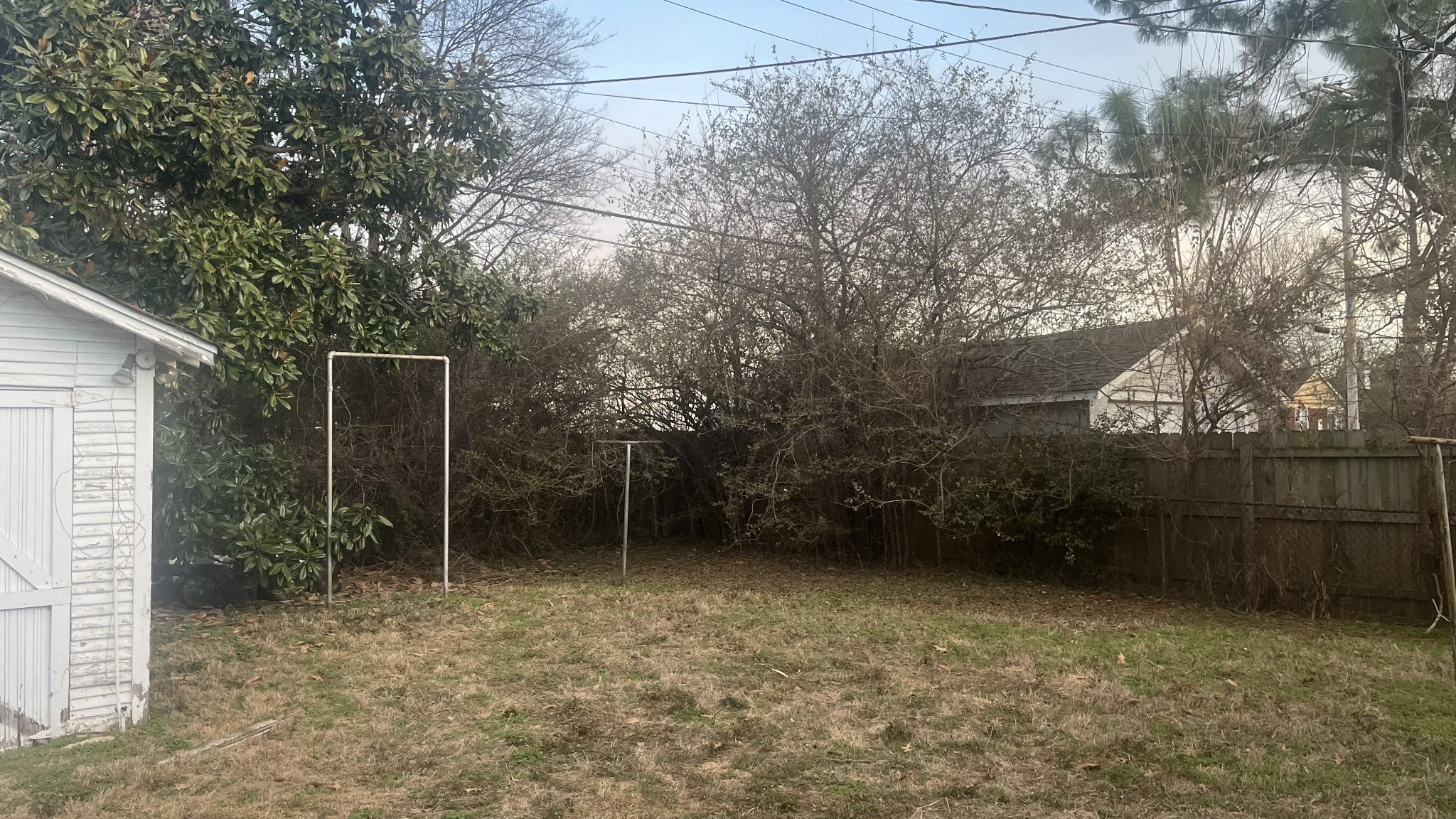 714 Spring Street Memphis, TN 38112 - Photo 5 of 21 a backyard of a house