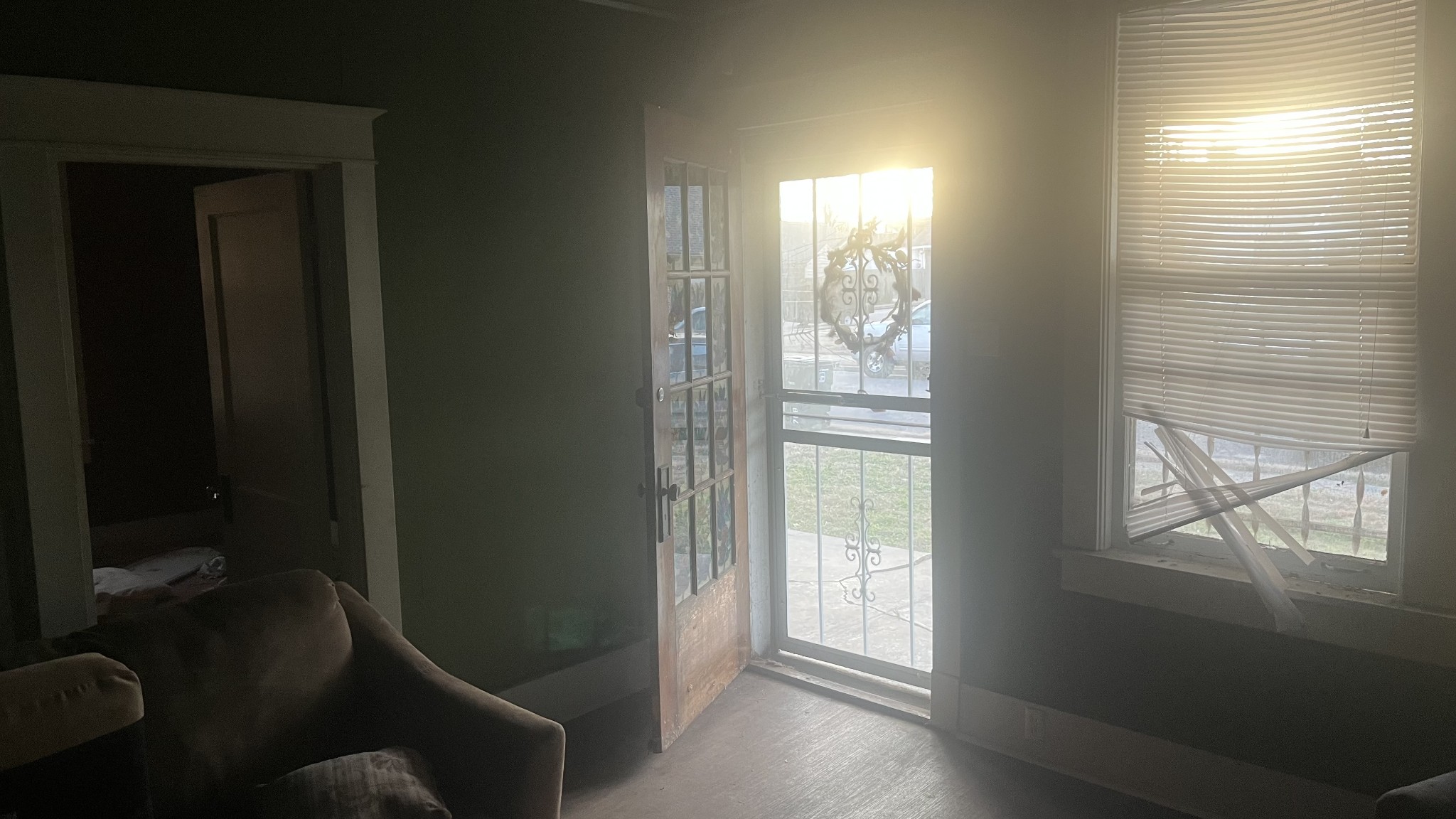 714 Spring Street Memphis, TN 38112 - Photo 10 of 21 a room with windows