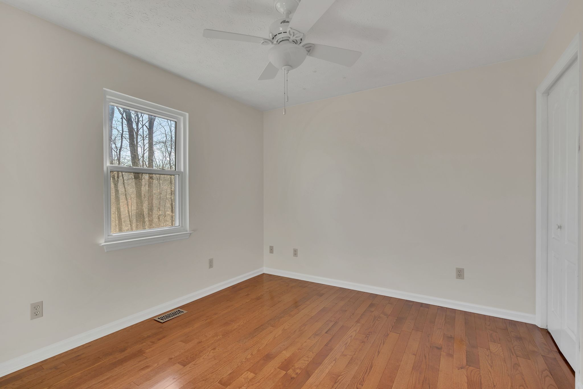 1365 Campbell Ridge Road Kingston Springs, TN 37082 - Photo 14 of 28 an empty room with a window