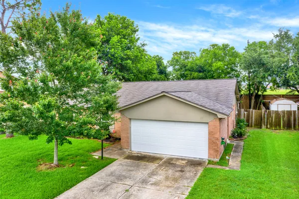 $2,100 | 6219 Silver Leaf Drive, League City, TX 77573