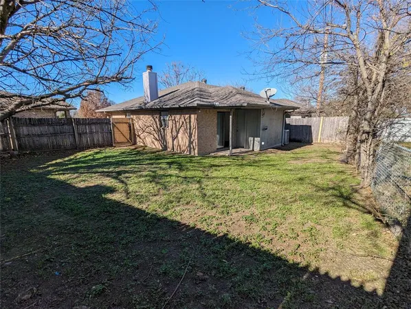 $1,350 | 212 Lanham Court, White Settlement, TX 76108