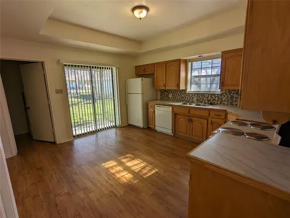 $1,350 | 212 Lanham Court, White Settlement, TX 76108
