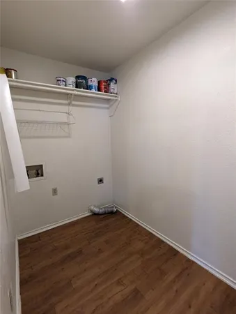 $1,350 | 212 Lanham Court, White Settlement, TX 76108