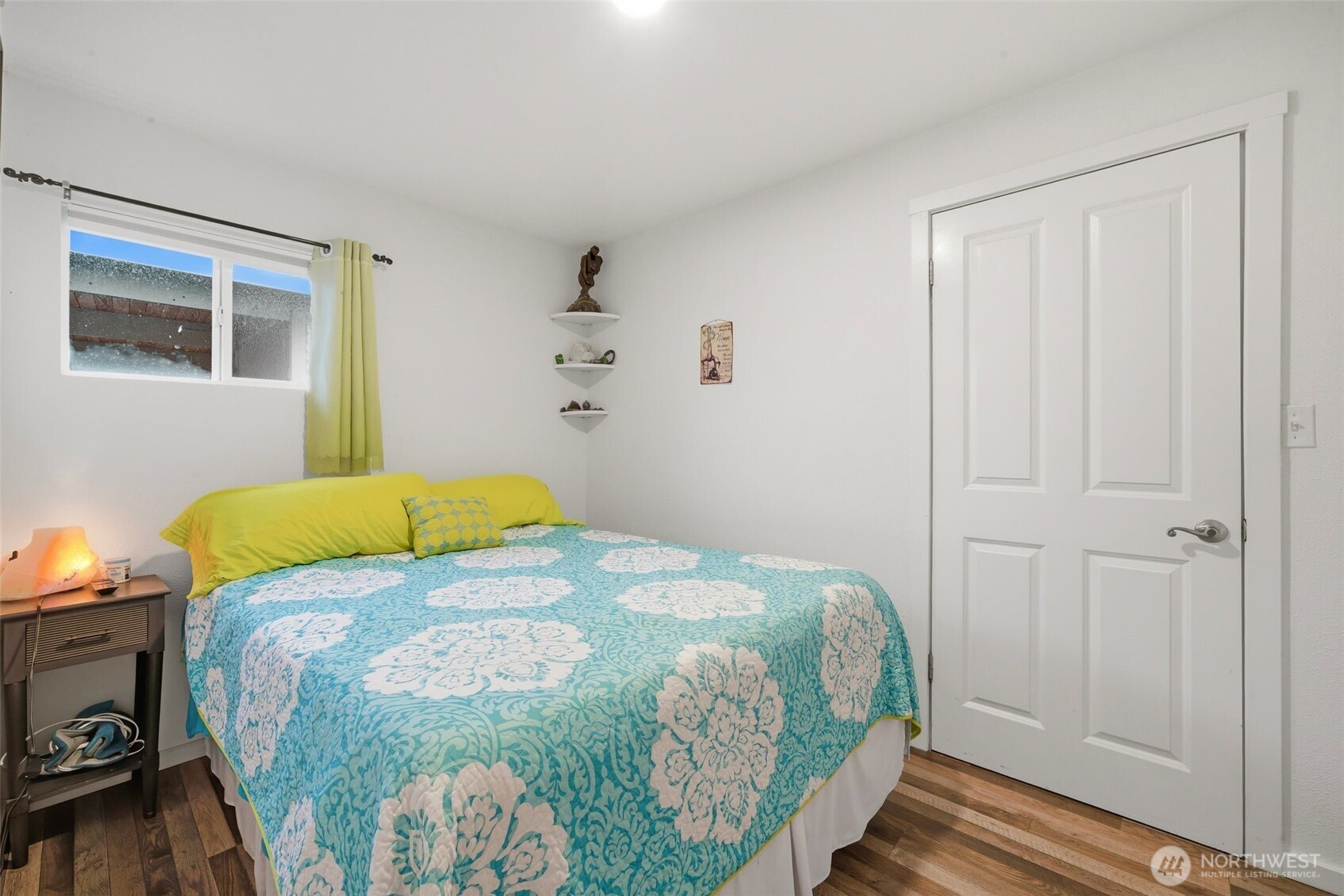 701 Jennings Street Sedro-Woolley, WA 98284 - Photo 27 of 40 a bedroom with a bed and with furniture