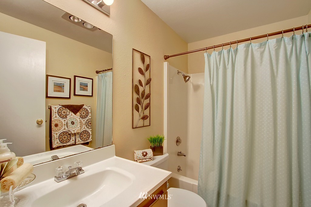 17221 24th Avenue Southeast Bothell, WA 98012 - Photo 7 of 13