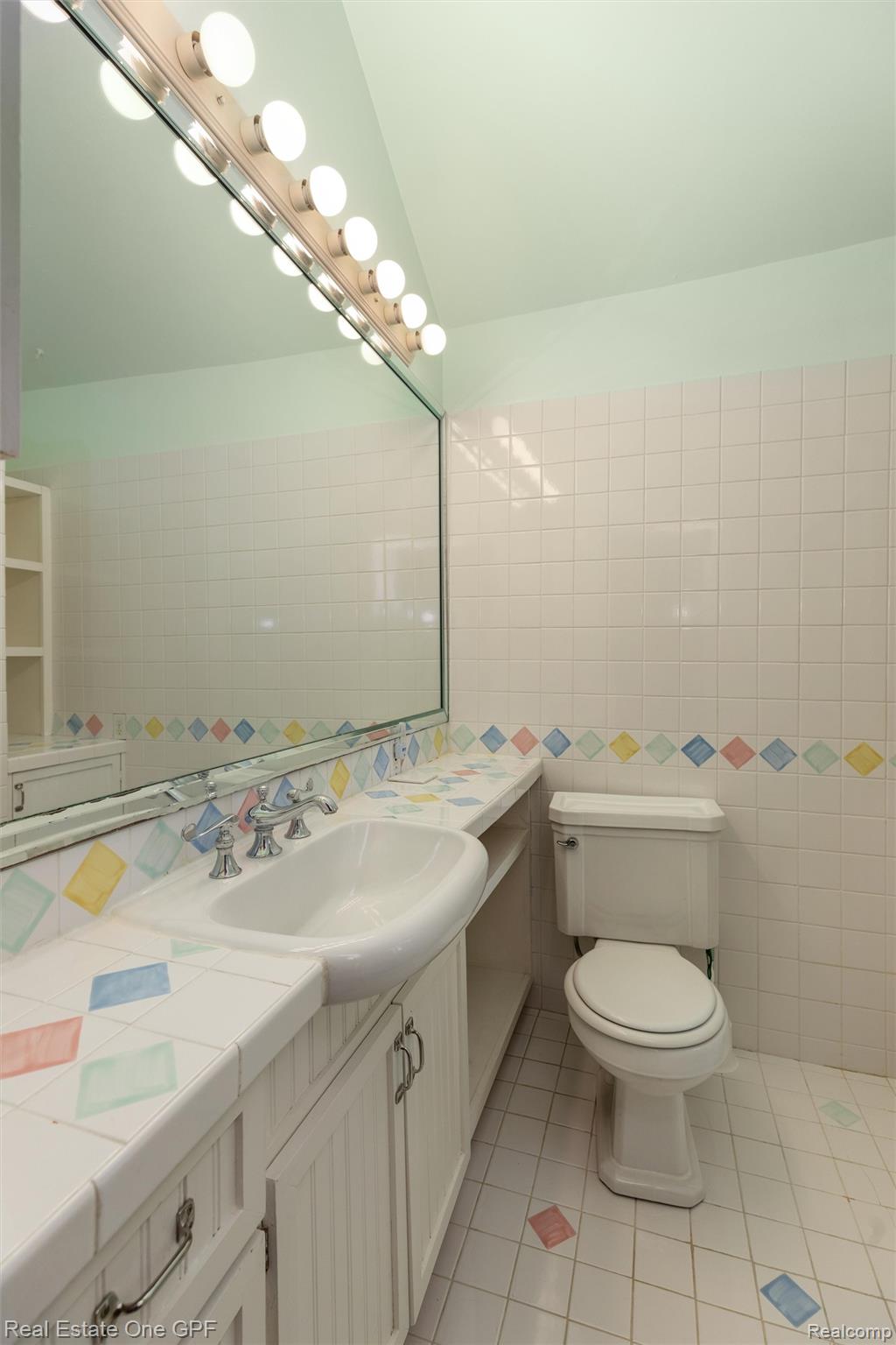 957 Fisher Road Grosse Pointe, MI 48230 - Photo 37 of 38 37-957 Fisher Rd 0036.jpg