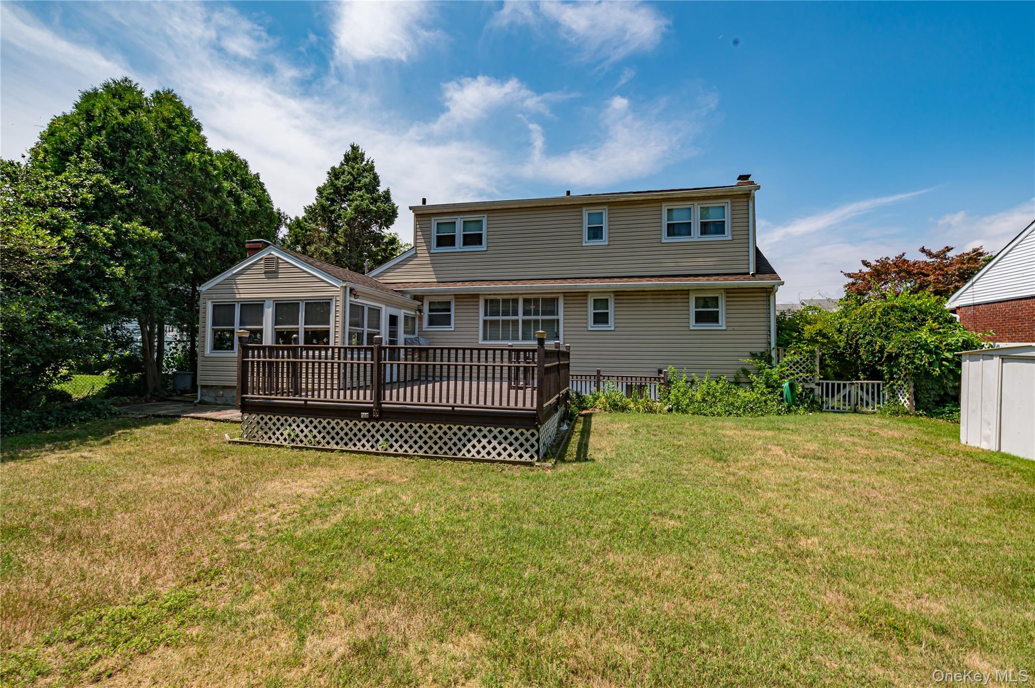 21 Langdon Road Farmingdale, NY 11735 - Photo 3 of 25
