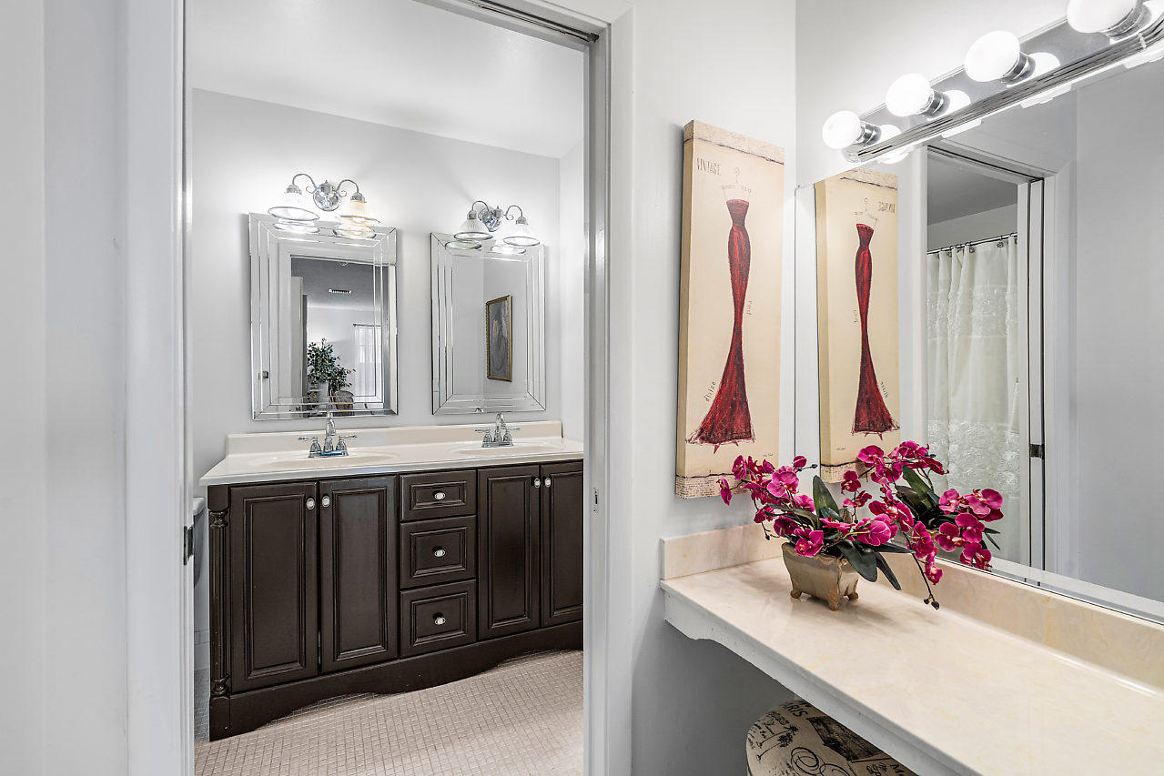5150 Nesting Way, Unit B Delray Beach, FL 33484 - Photo 20 of 28 Dressing area