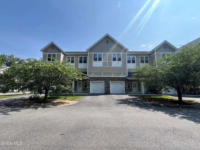 $2,758 | 74 Weibel Avenue, Unit 2STR205, Saratoga Springs, NY 12866