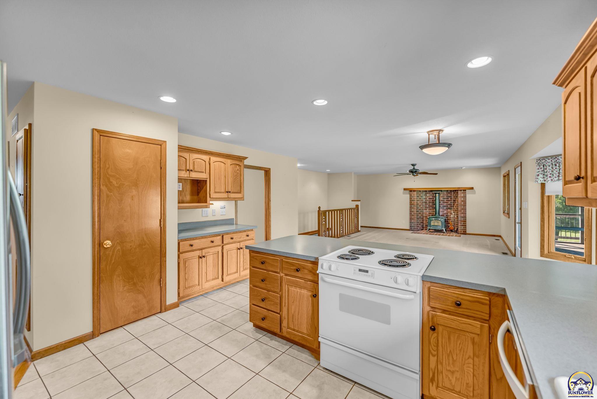 9015 Southwest 53rd Street Topeka, KS 66610 - Photo 13 of 44